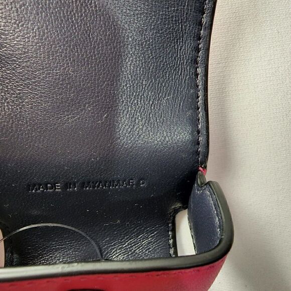 NWT Coach C3749 Wireless Earbud Case Sport Bold Pink Leather AirPods Pro - Picture 3 of 3